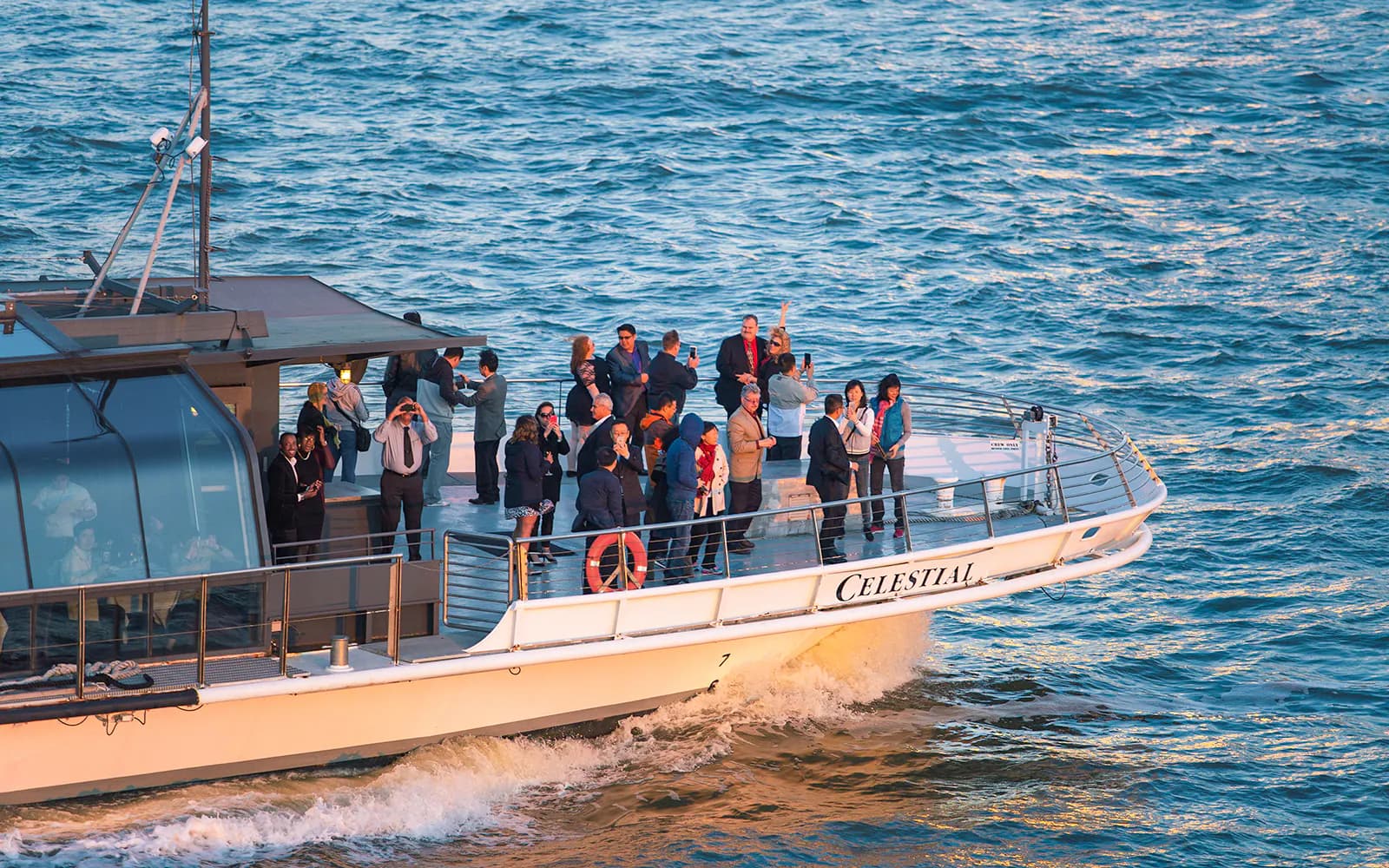 뉴욕 럭셔리 글라스 보트 다이닝 크루즈 (Bateaux)