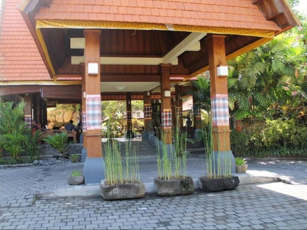 BESAKIH BEACH RESORT BALI