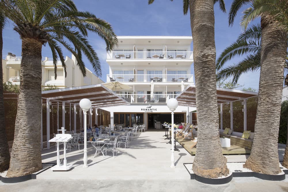 ROMANTIC HOTEL