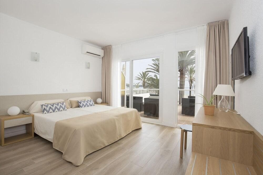 ROMANTIC HOTEL
