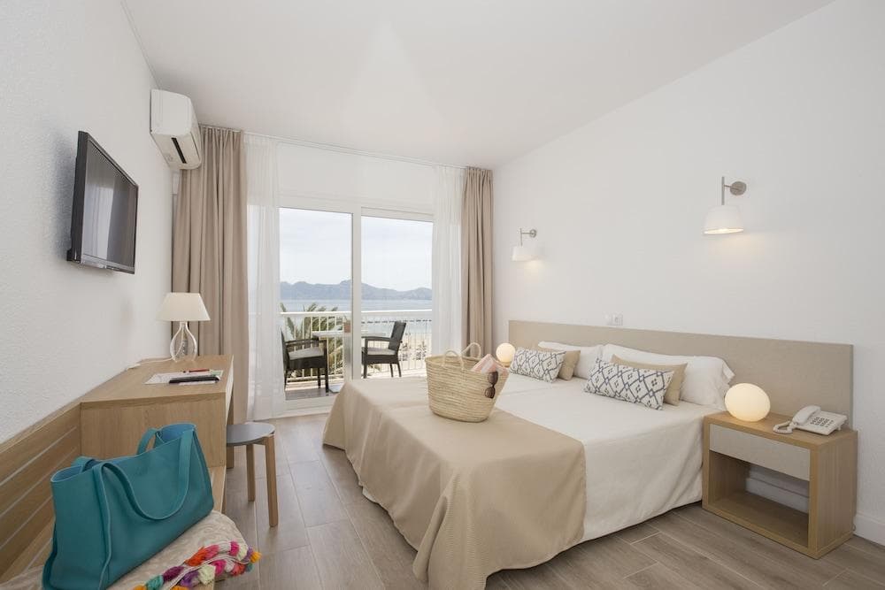 ROMANTIC HOTEL