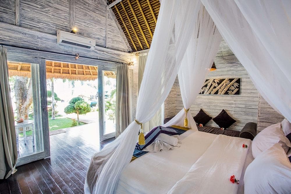 Bay Shore Huts Lembongan
