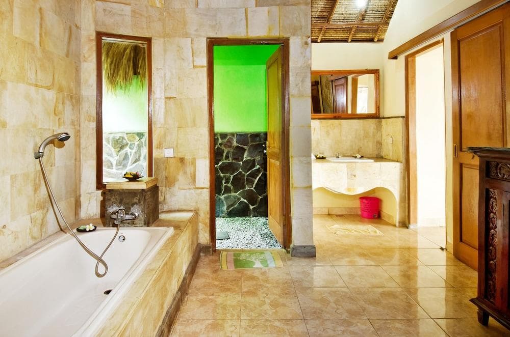 MUSHROOM BEACH BUNGALOW