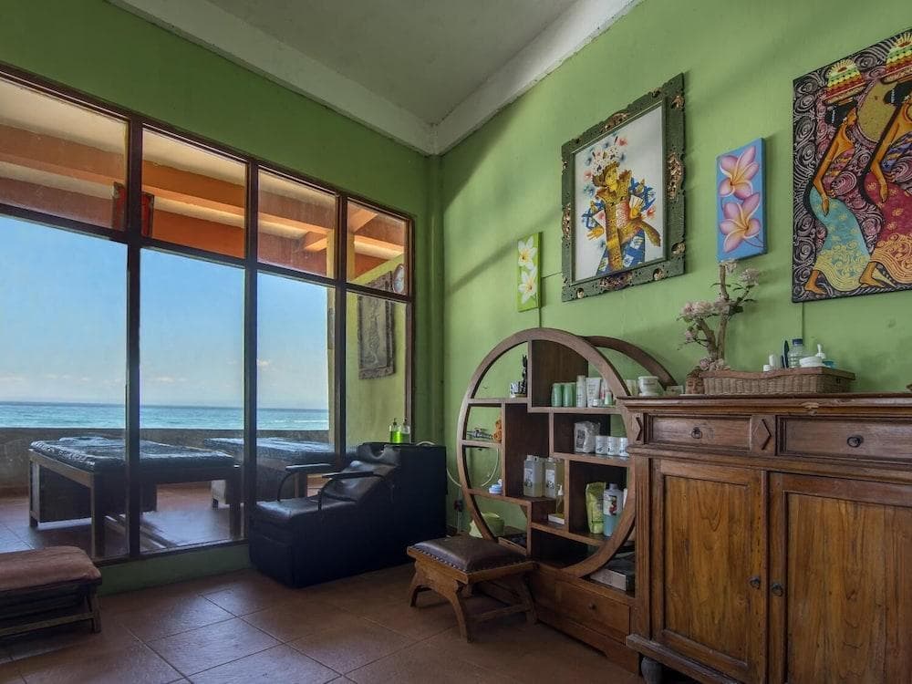 MUSHROOM BEACH BUNGALOW
