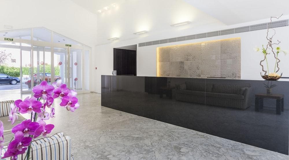 Hoposa Montelin Apts.