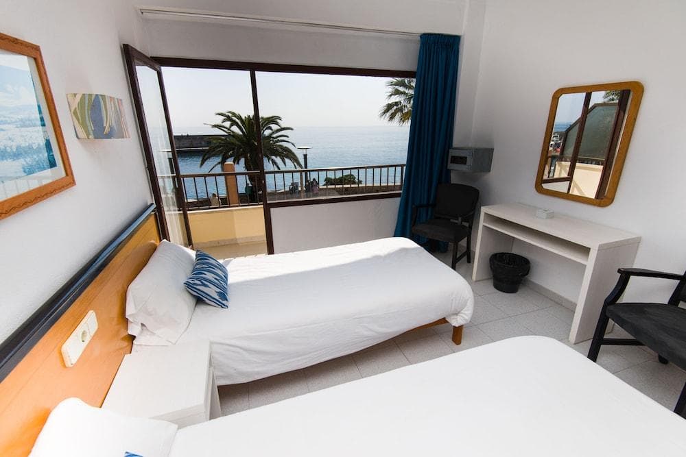 Hostal Port Corona