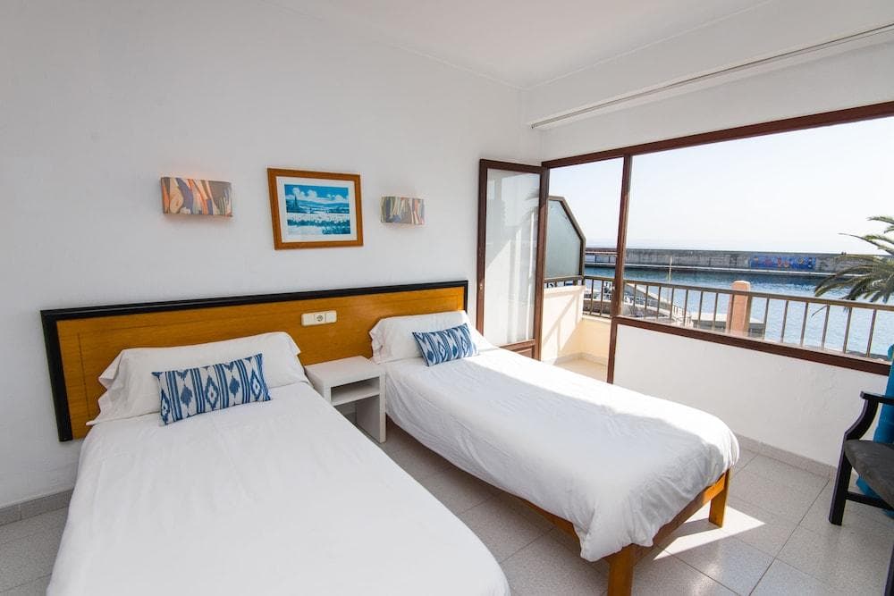 Hostal Port Corona