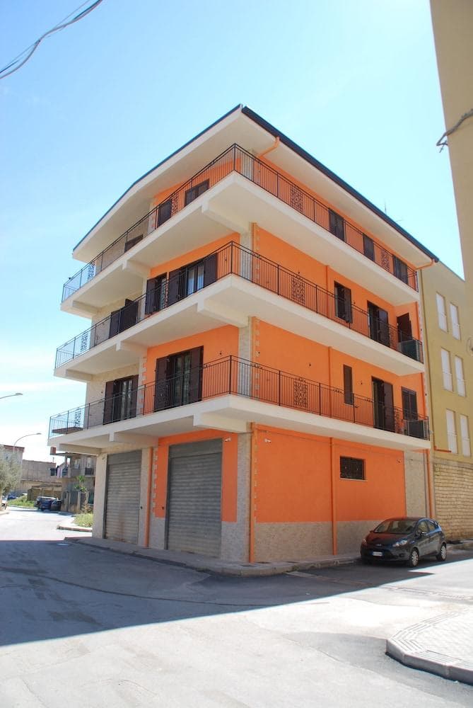 DAPHNAE HOUSE