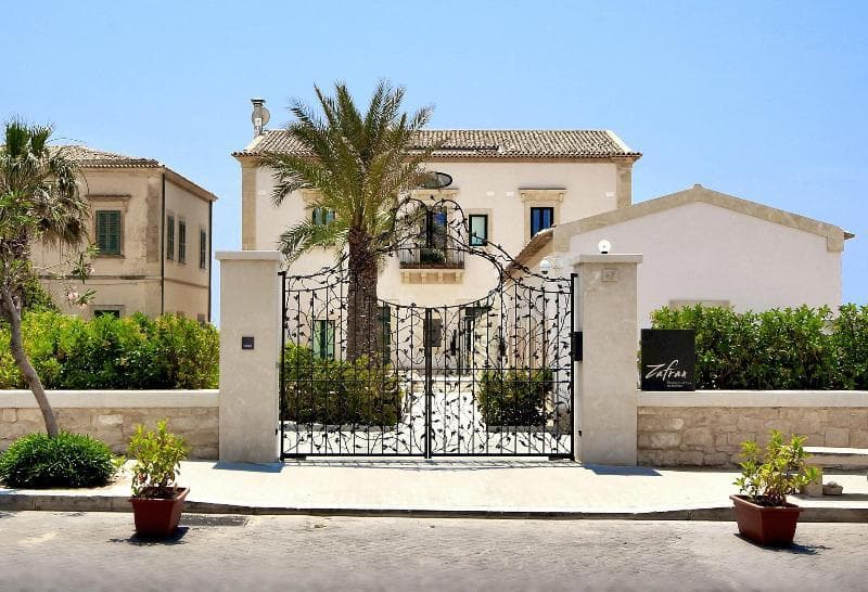 Zafran Boutique Hotel