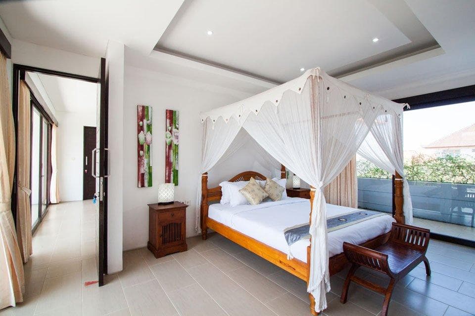 Skye Dee Villa