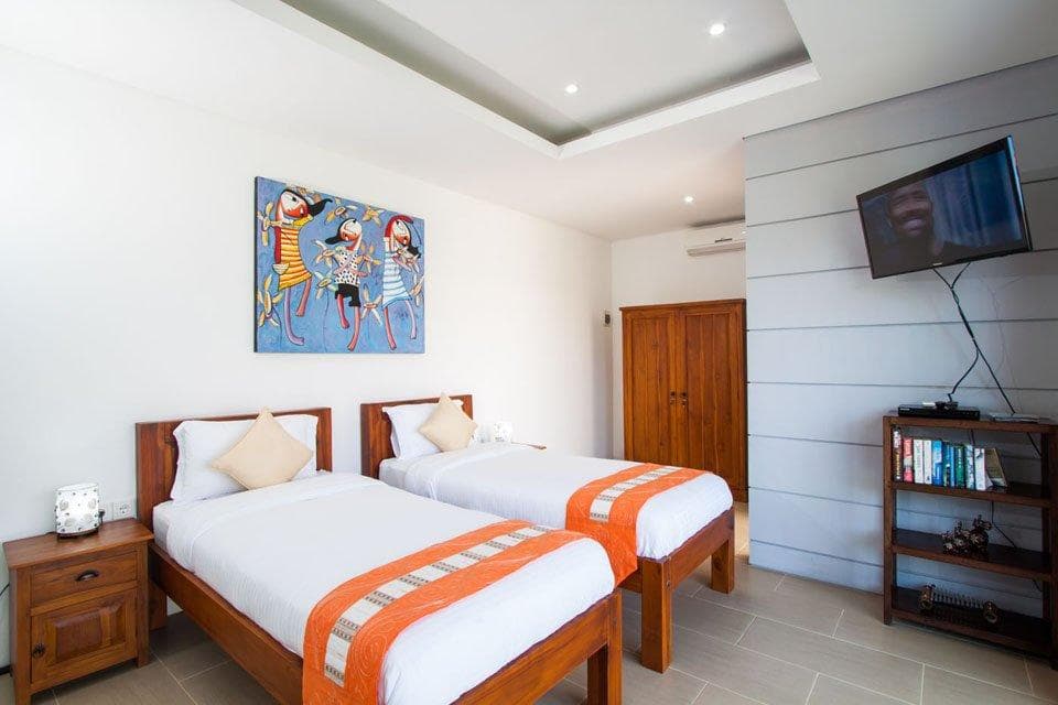 Skye Dee Villa