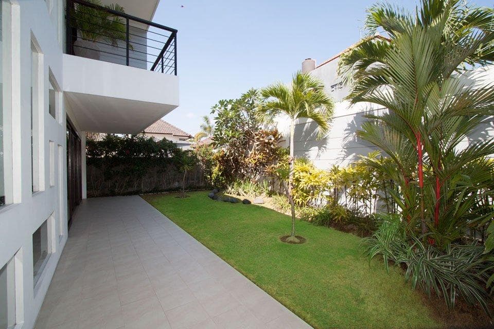 Skye Dee Villa