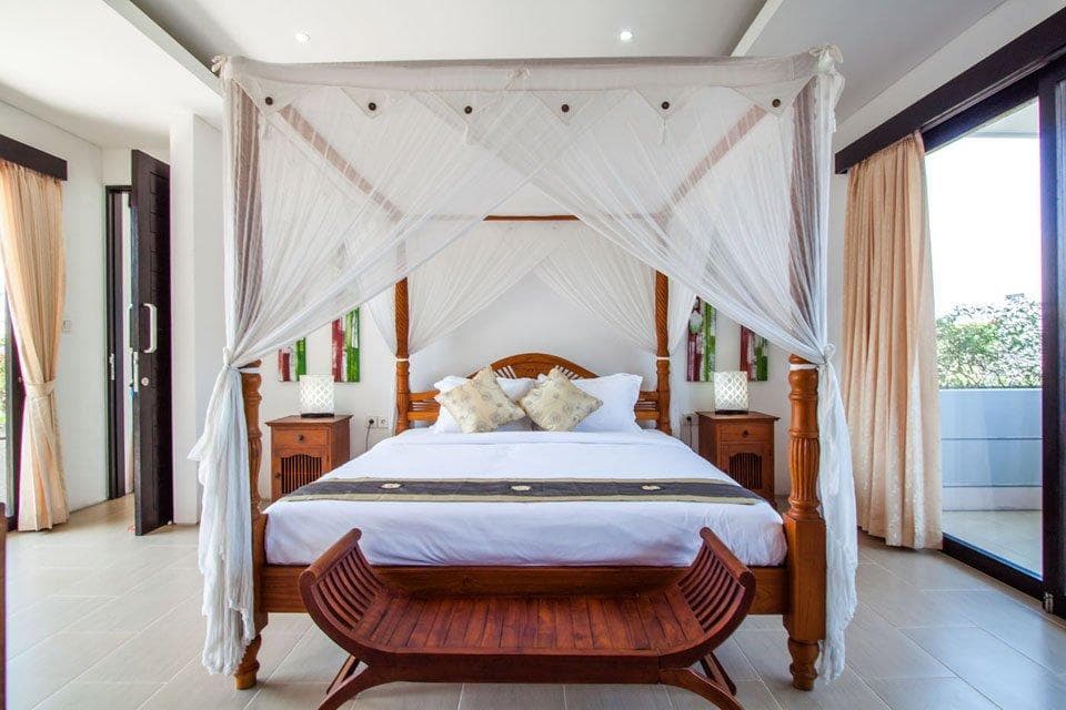 Skye Dee Villa