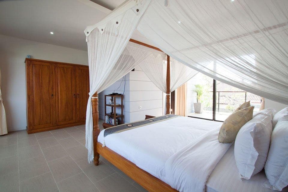 Skye Dee Villa