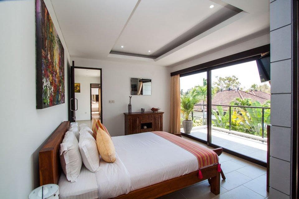 Skye Dee Villa