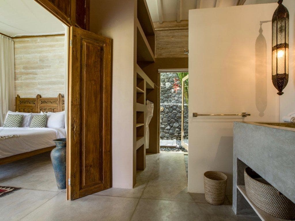 Villa Mannao by Villa Finder