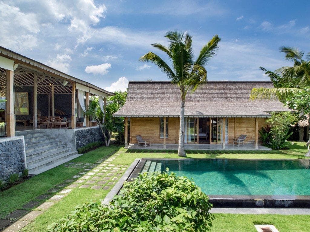Villa Mannao by Villa Finder