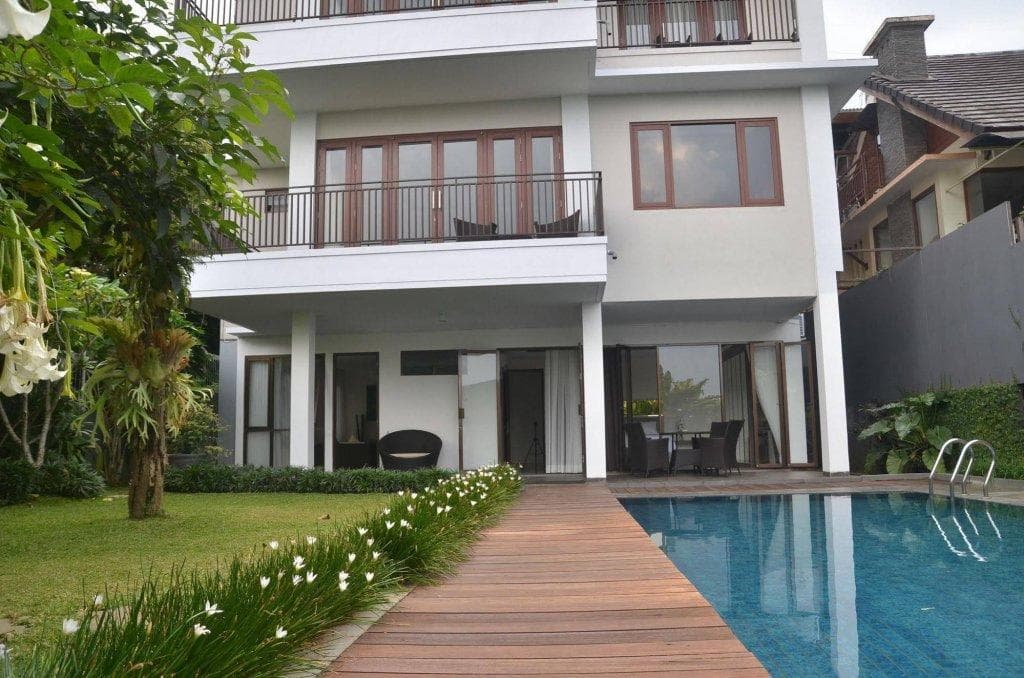 Breeze Blows City View 5 Br Heated Pool and a Billiard