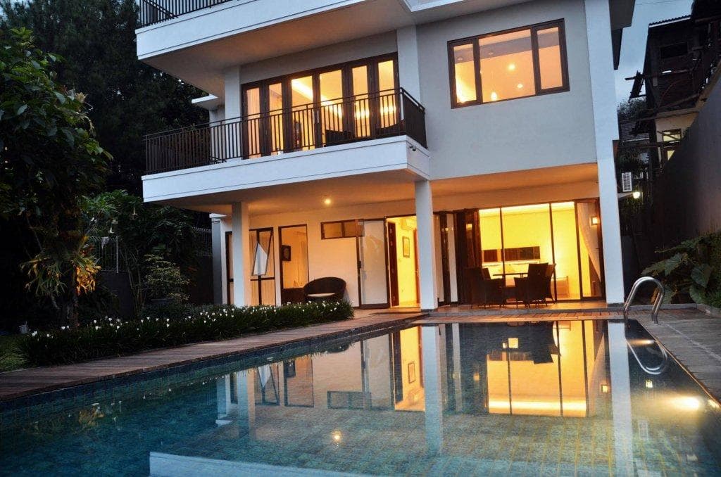 Breeze Blows City View 5 Br Heated Pool and a Billiard