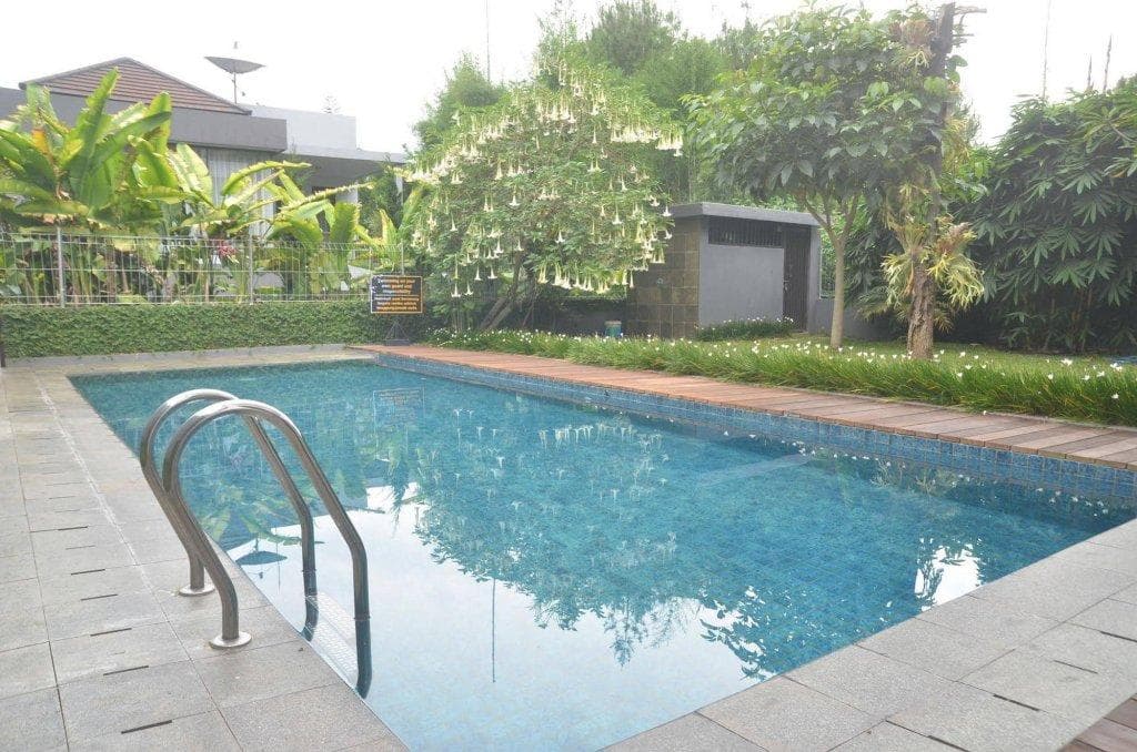 Breeze Blows City View 5 Br Heated Pool and a Billiard