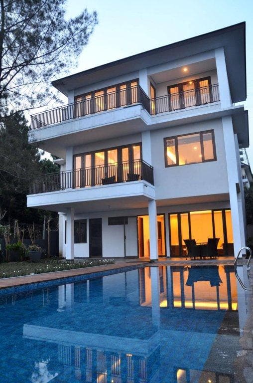 Breeze Blows City View 5 Br Heated Pool and a Billiard