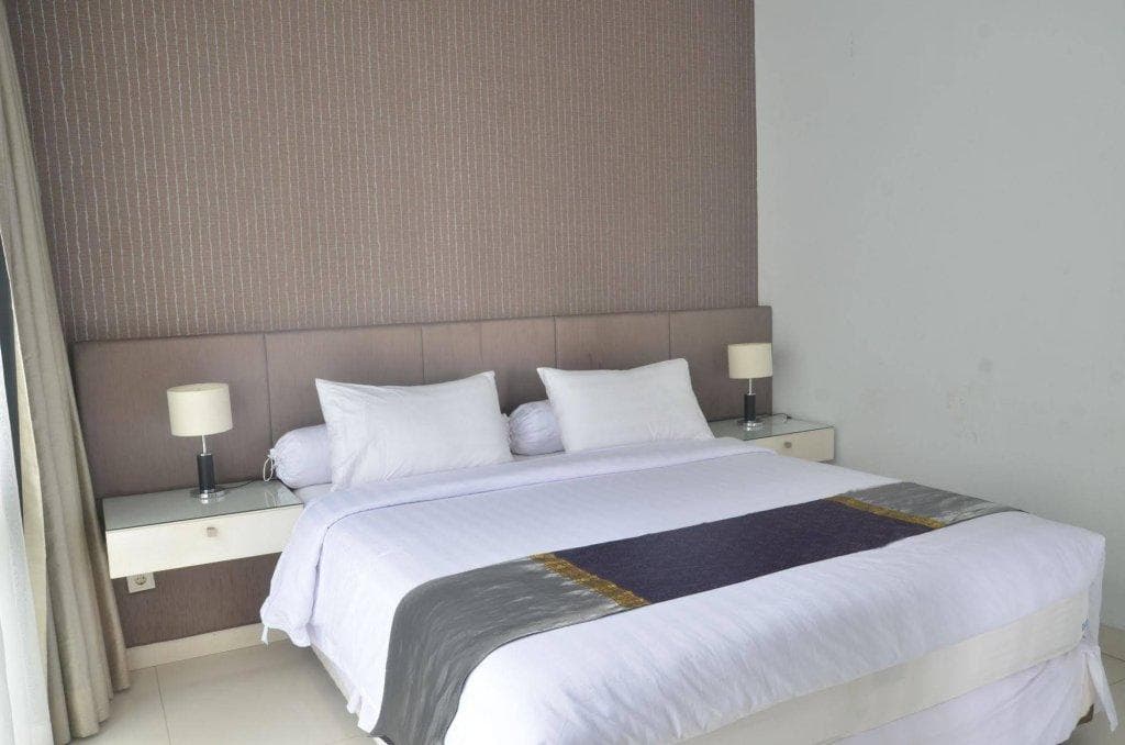 Breeze Blows City View 5 Br Heated Pool and a Billiard