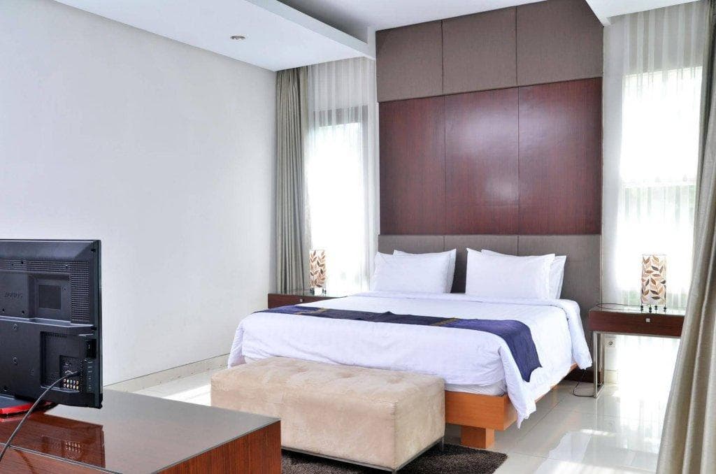 Breeze Blows City View 5 Br Heated Pool and a Billiard