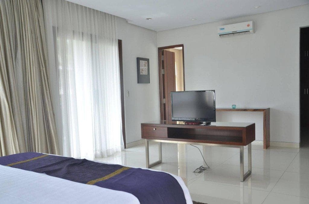 Breeze Blows City View 5 Br Heated Pool and a Billiard