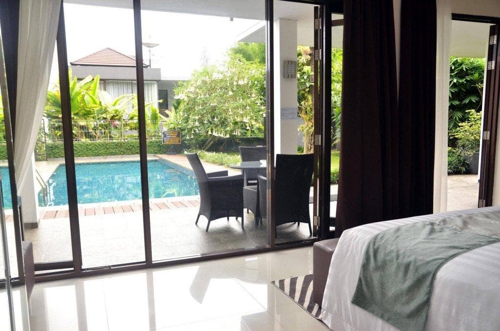 Breeze Blows City View 5 Br Heated Pool and a Billiard