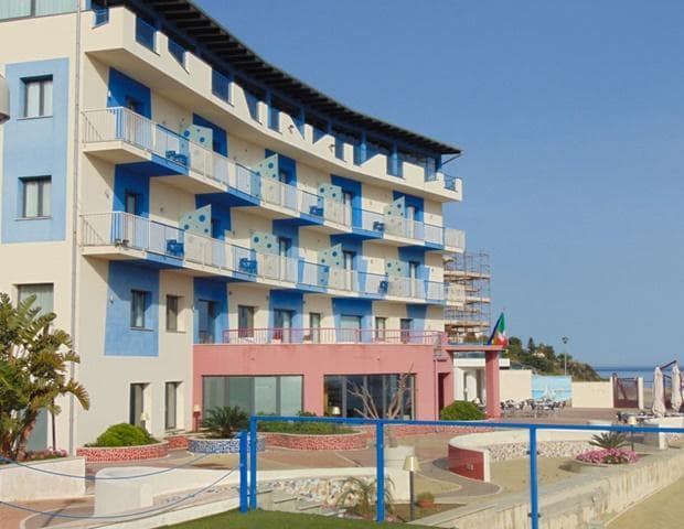 Tus' Hotel