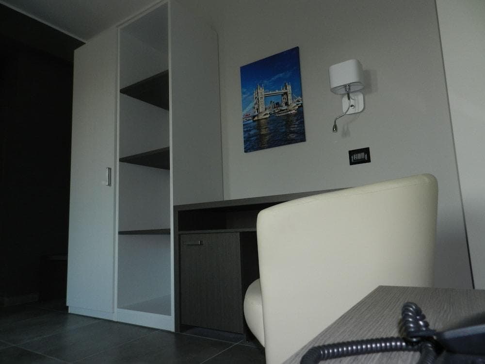 ERASMUS HOTEL