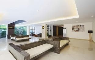 Lee Nova Hotel