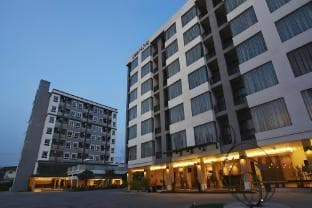 Lee Nova Hotel