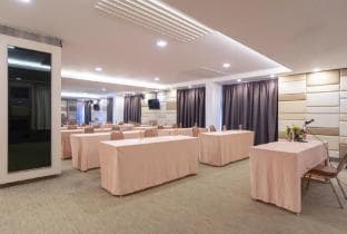 Lee Nova Hotel