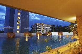 Lee Nova Hotel