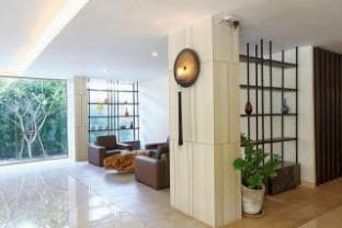 Lee Nova Hotel