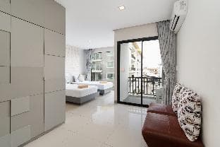 Lee Nova Hotel