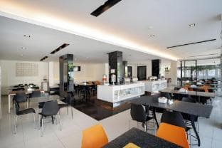Lee Nova Hotel