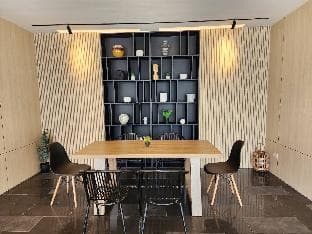 Lee Nova Hotel