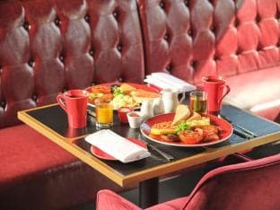 Radisson RED London Gatwick Airport
