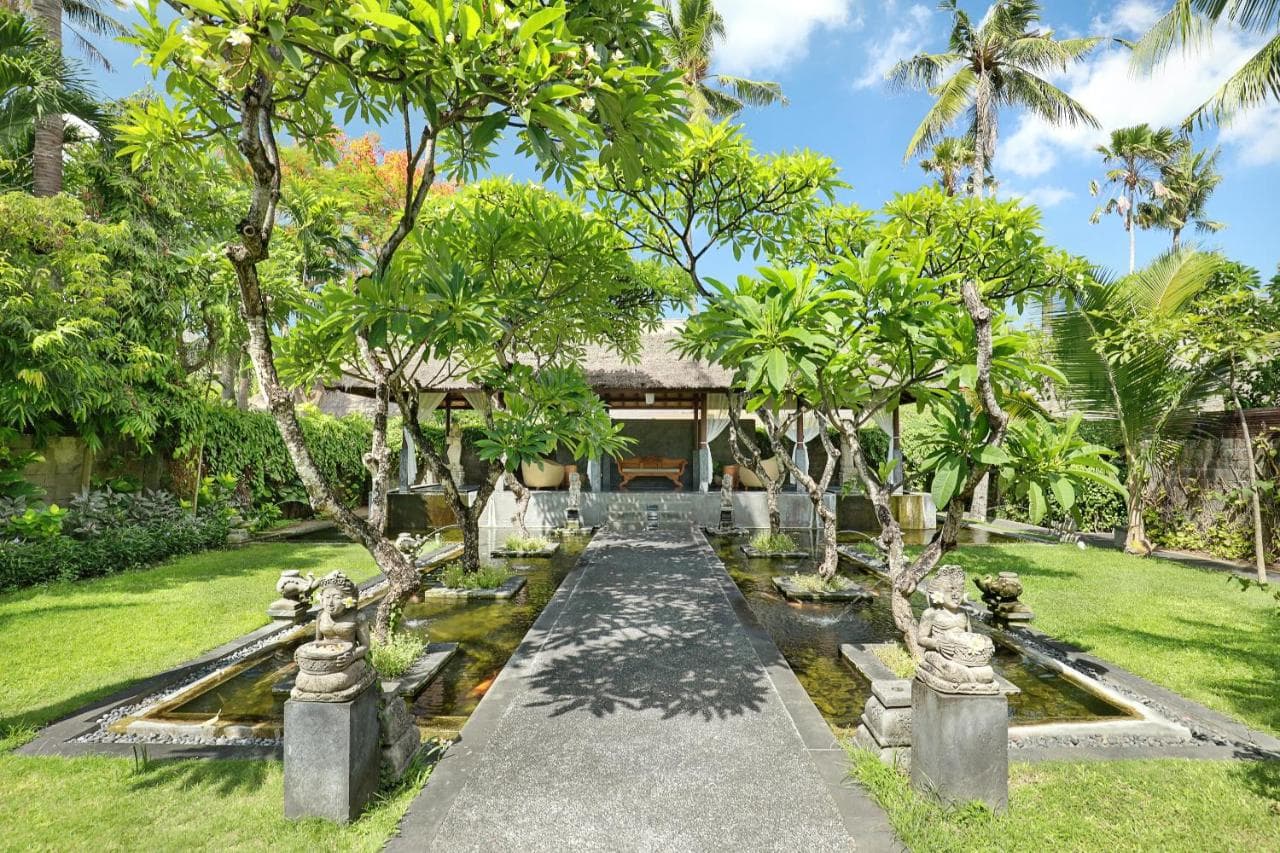 LEGIAN BEACH HOTEL