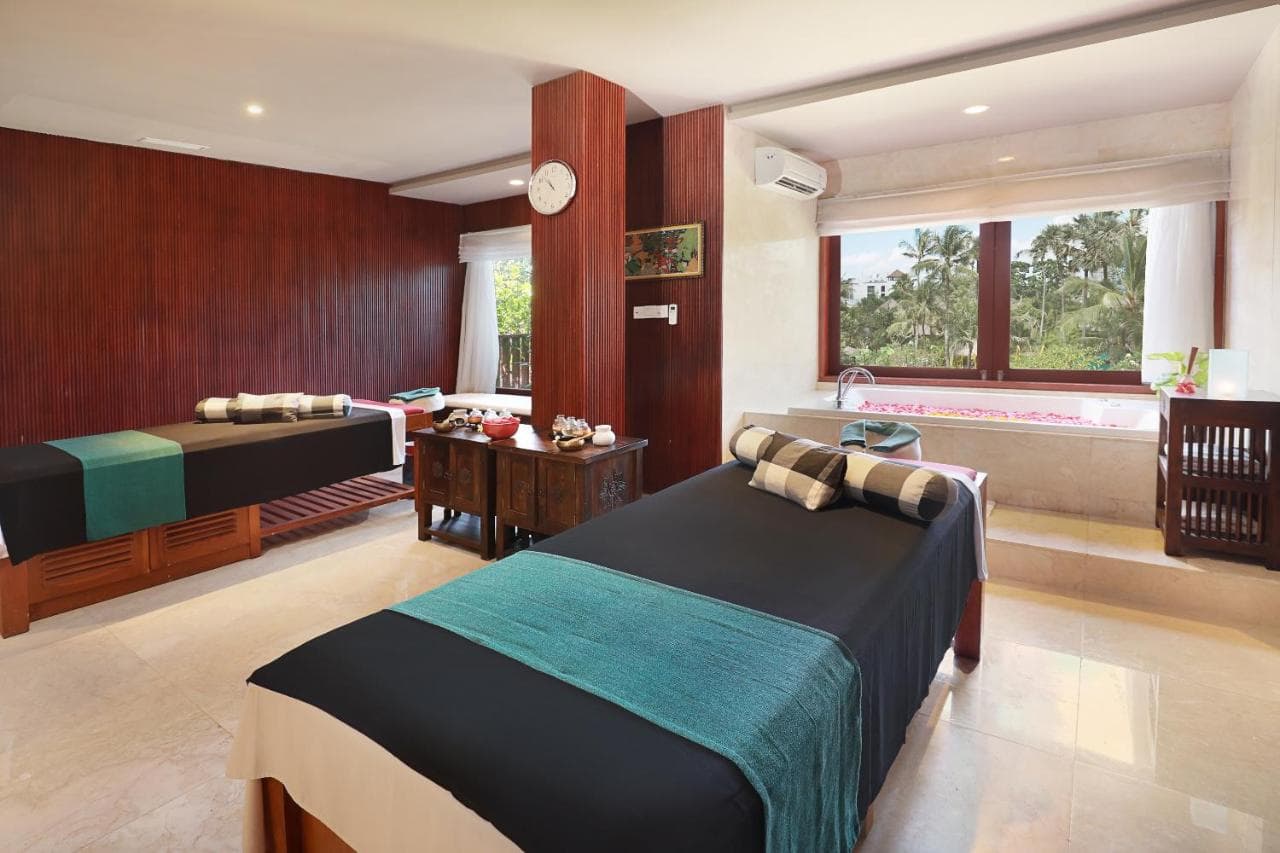 LEGIAN BEACH HOTEL