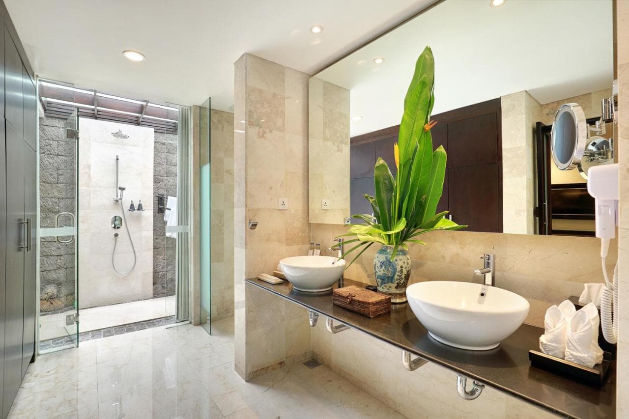 LEGIAN BEACH HOTEL