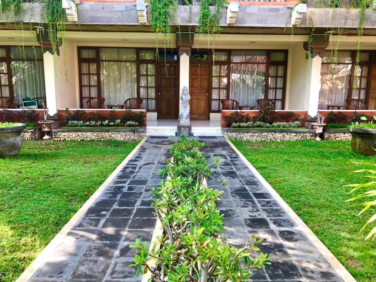 INNA SINDHU BEACH HTL & RESORT