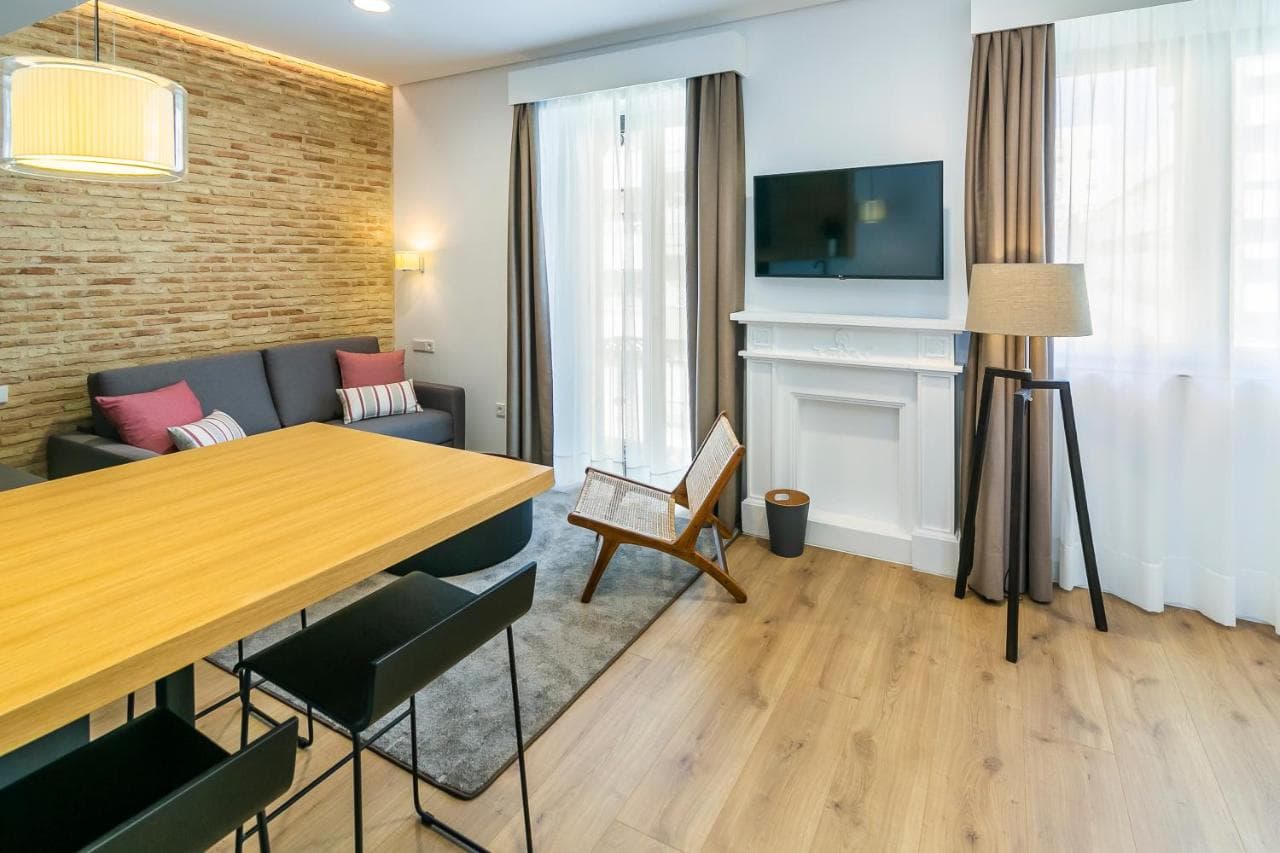 AQUITANIA HOME SUITES
