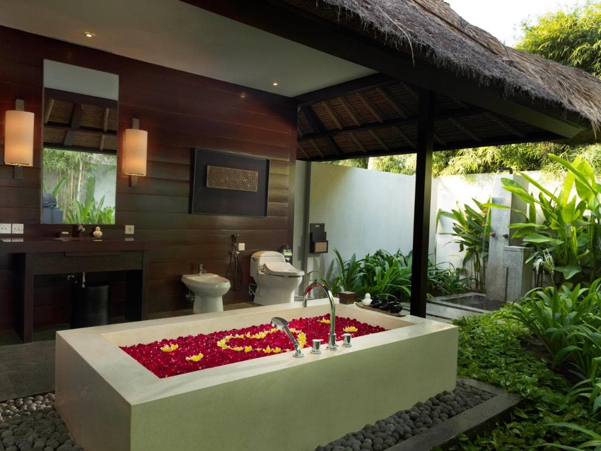 KAYUMANIS JIMBARAN PRIVATE ESTATE & SPA