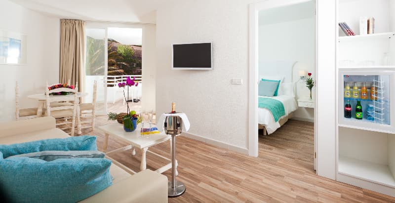 FERGUS STYLE CALA BLANCA SUITES