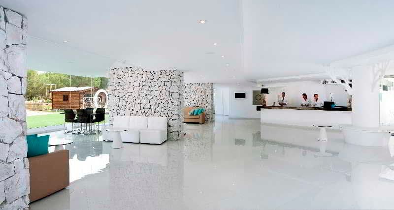 FERGUS STYLE CALA BLANCA SUITES