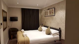 THE COMMODORE HOTEL