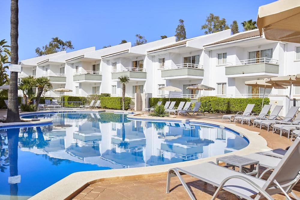 Universal Aparthotel Elis